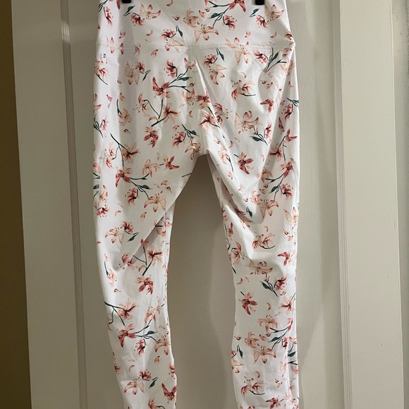 Fabletics Powerhold High Waist leggings Women’s size Large - Picture 3 of 6